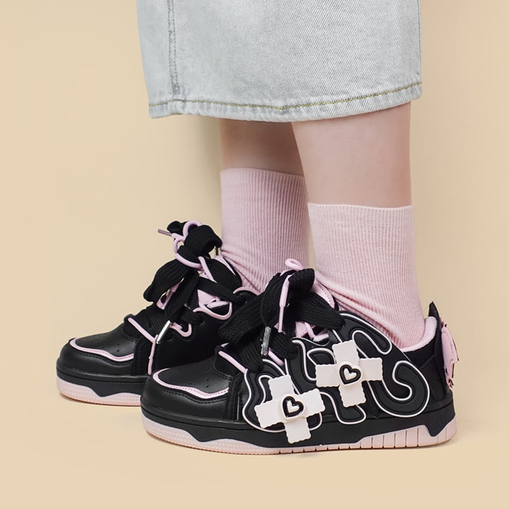 Black & Pink Heart Chunky Sneakers - Juneptune