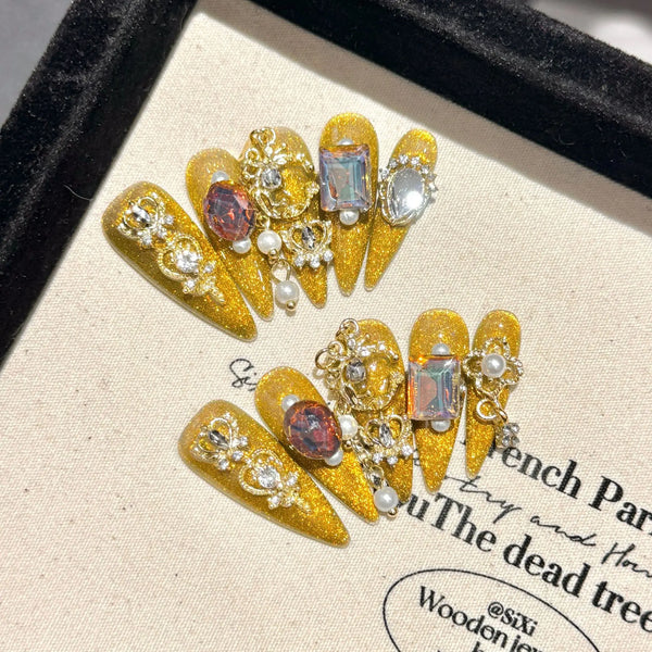 Baroque Garden Treasures Nails Set