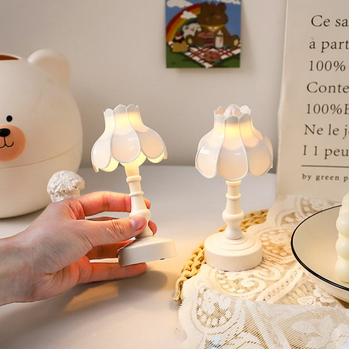 Kawaii Coquette Mini LED Retro Table Lamp - Juneptune